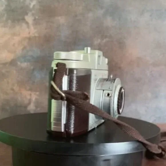 Vintage Kodak Pony 135 Camera with Leather Case (1950's) - Picture 3 of 16